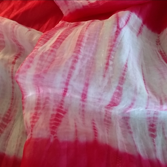 Dupatta with gold trim - Picture 3 of 6